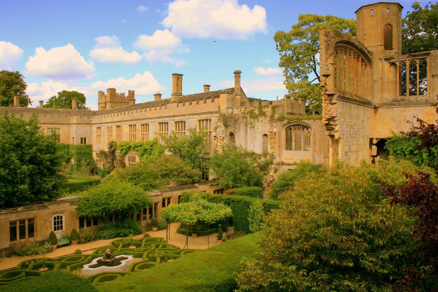 Ruins and knot garden sudeley