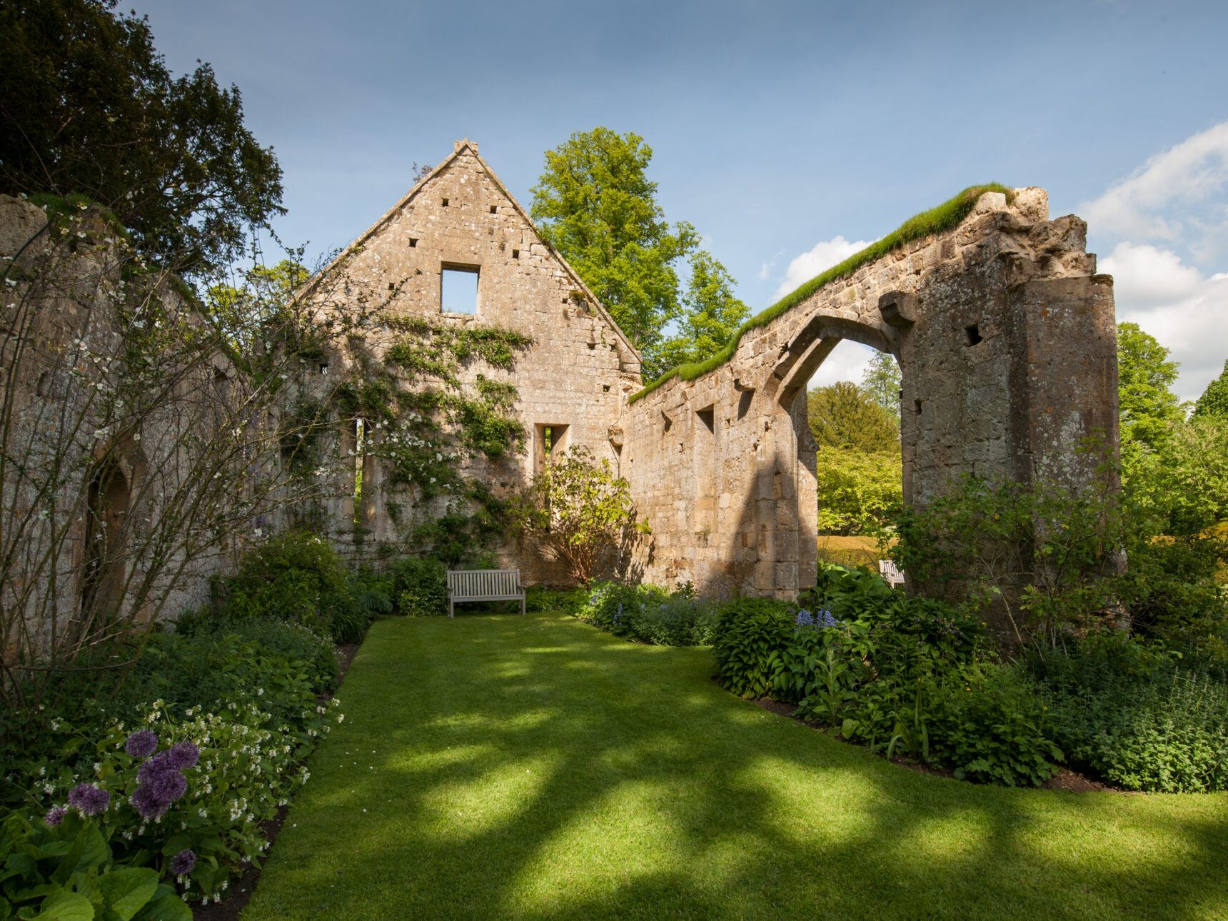 The romantic ruins of the ancient Tithe Barn bring real charm to your wedding ceremony