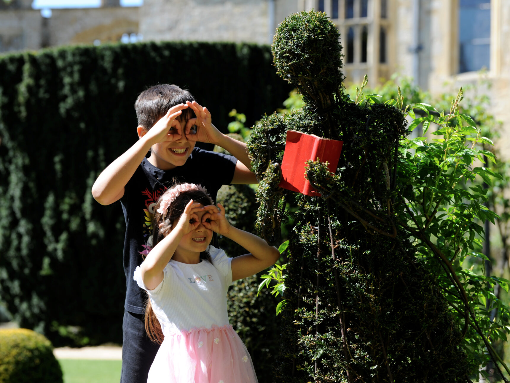 Children next to Sudeley Castle topiary figure